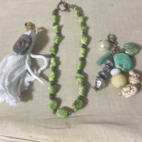 Religious beaded cross necklace. - Picture 2 of 2